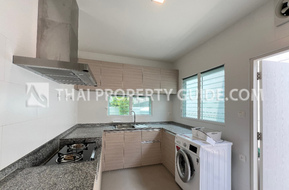 House with Shared Pool in Bangnatrad 